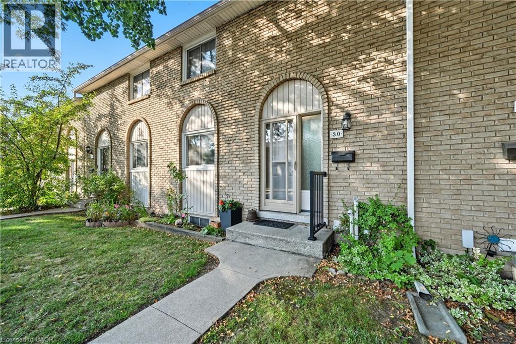 151 Gateshead Crescent Unit 30, Hamilton, ON L8G 3W1