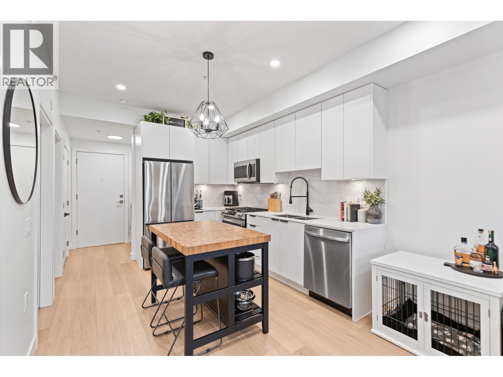 2331 Kelly Avenue Unit 204, Port Coquitlam, BC V3C 1Y3