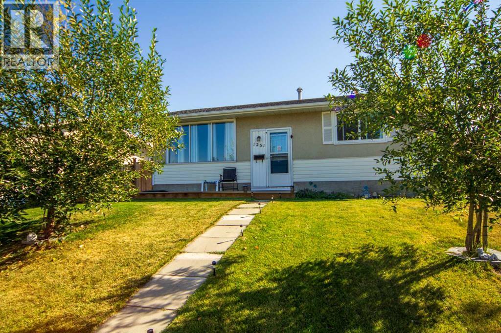1251 Penedo Cres SE, Calgary, AB T2A 3N7