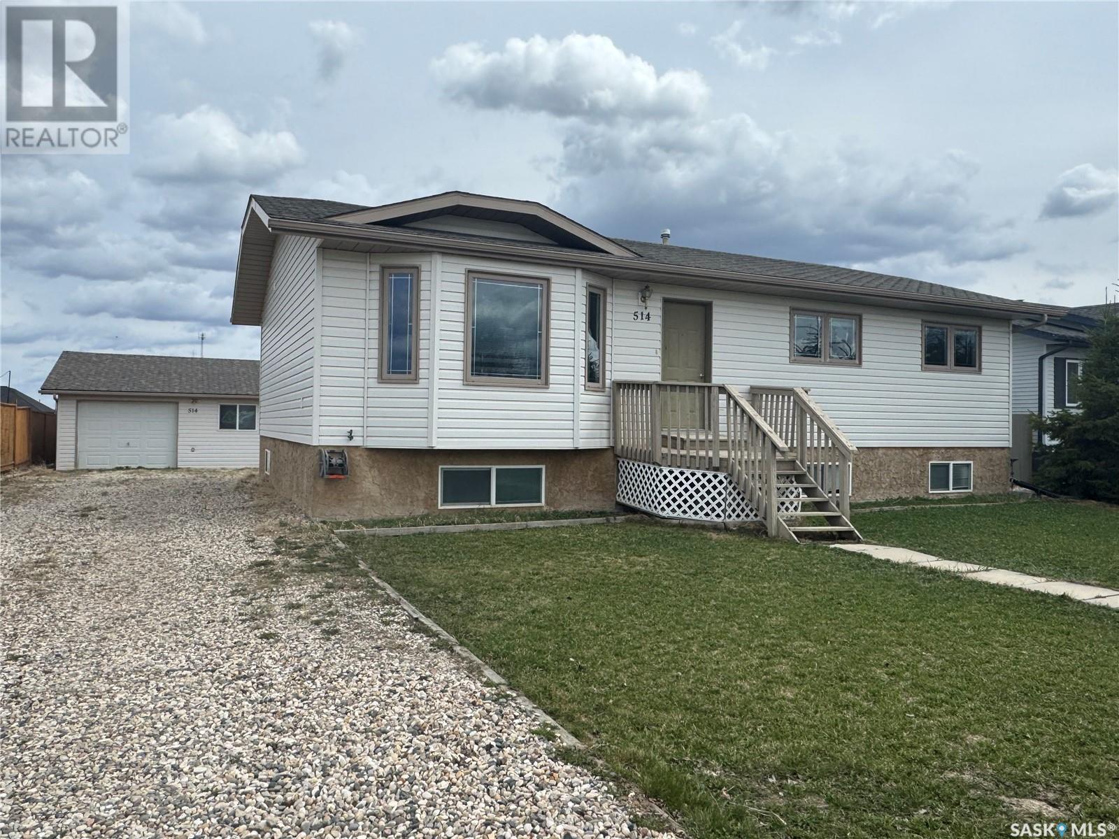 514 Macmillian St, Hudson Bay, SK S0E 0Y0