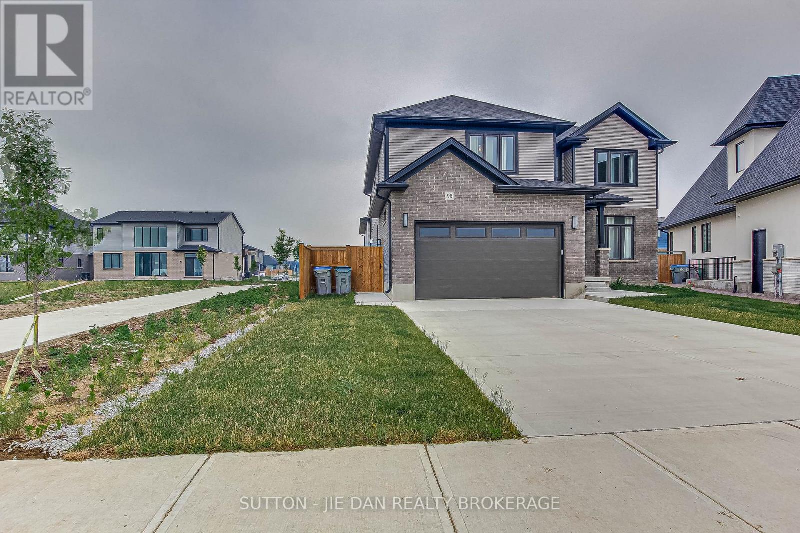 98 Locky Ln, Middlesex Centre, ON N0L 1R0