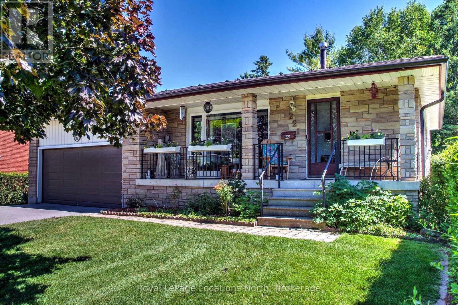 221 John St E, Clearview, ON L0M 1S0