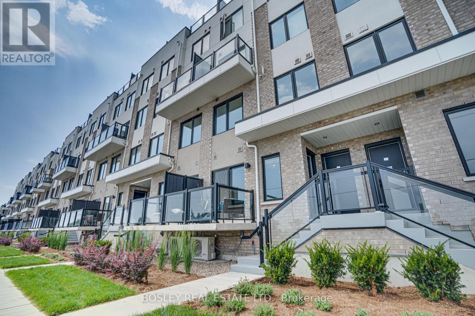 206 1695 Dersan St, Pickering Duffin Heights, ON L1X 0S9