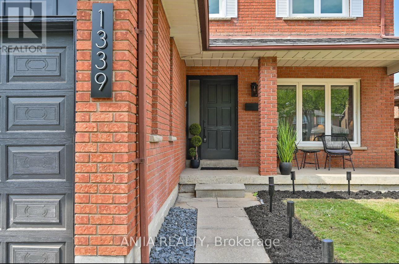 1339 Willowbank Trl, Mississauga, ON L4W 3P9