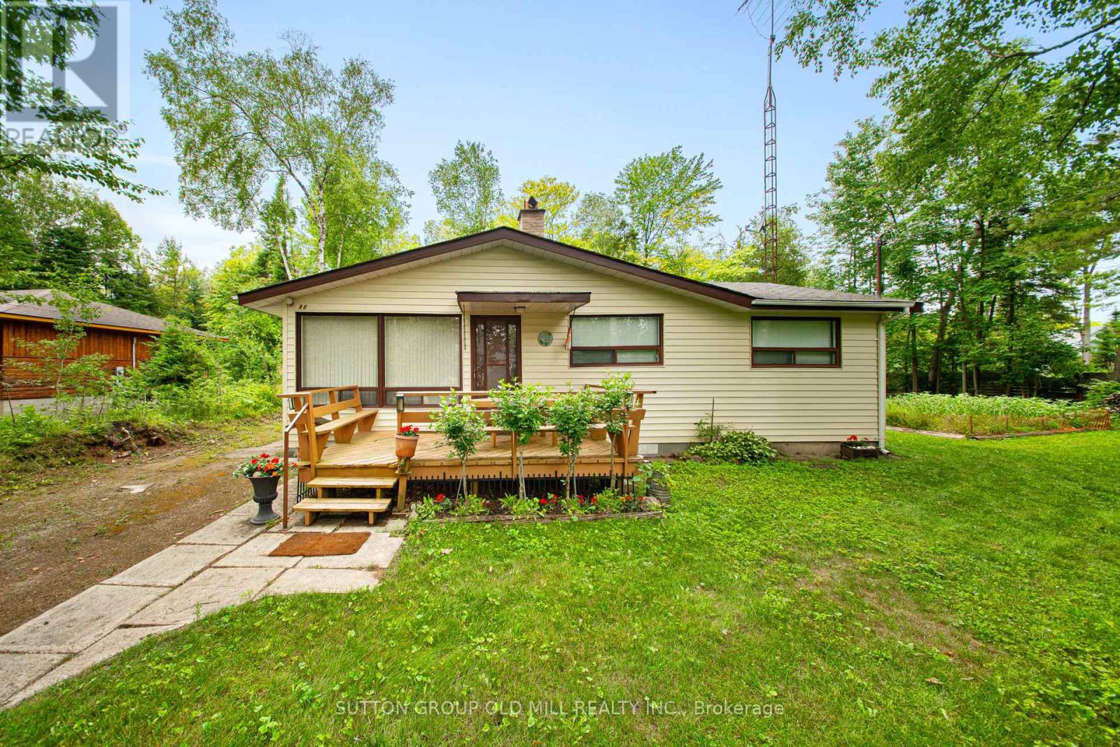42 55th Street South, Wasaga Beach, ON L9Z 1W9