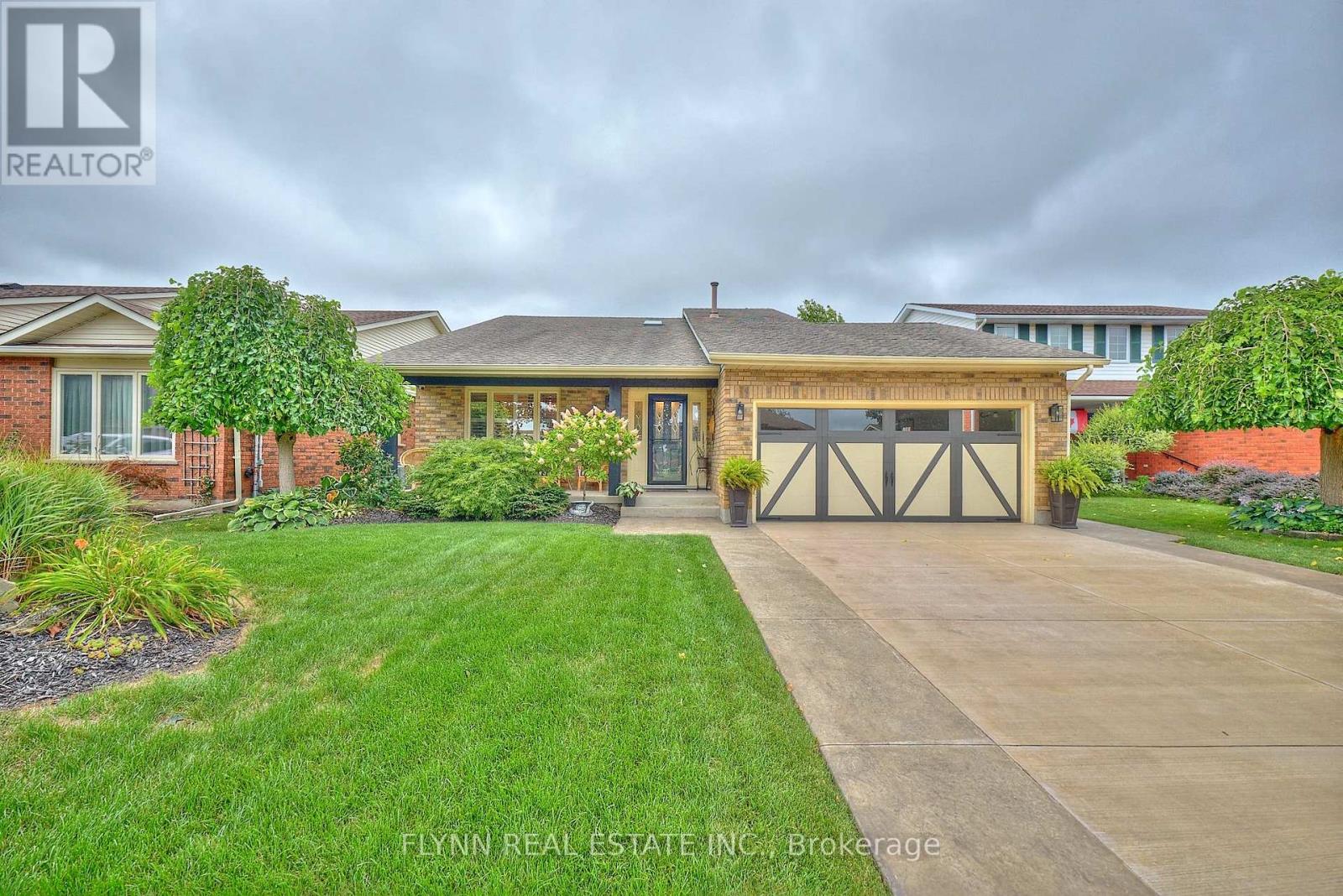 3907 Cardinal Dr, Niagara Falls, ON L2H 2W2
