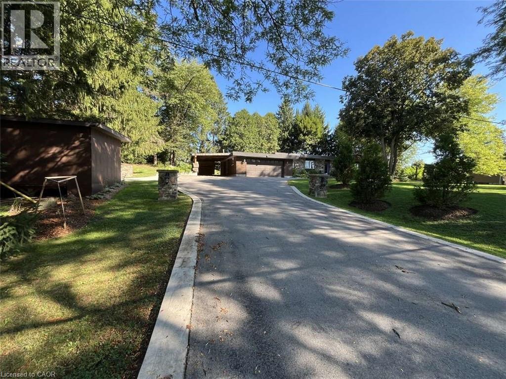 915 Governors Rd, Hamilton, ON L9H 5E3