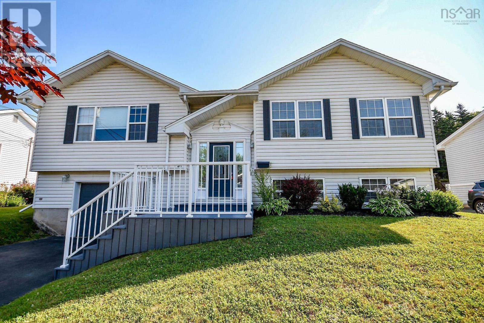 31 Barry Cres, Herring Cove, NS B3R 2L7