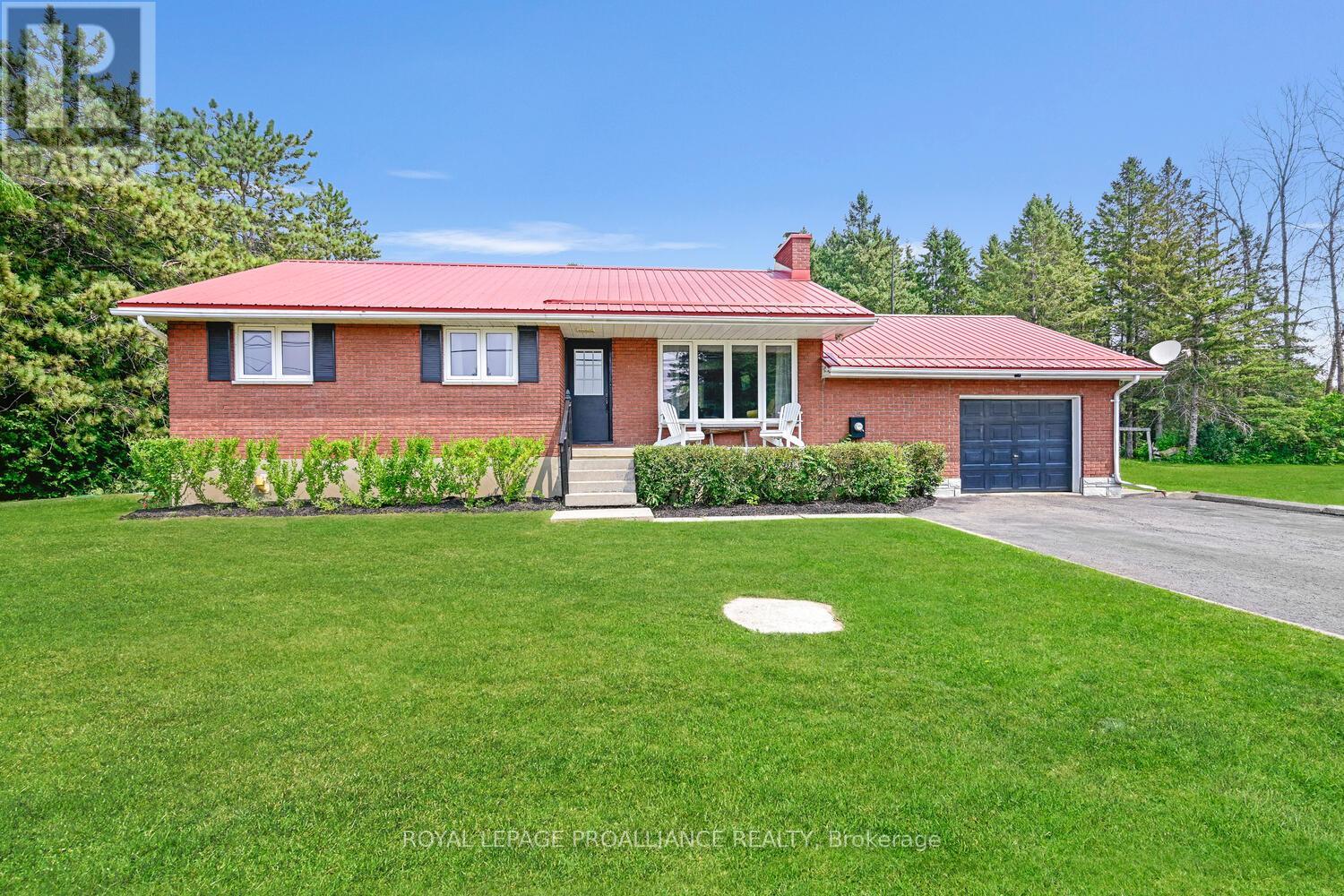 41 Elizabeth St, Edwardsburgh/Cardinal, ON K0E 1T1