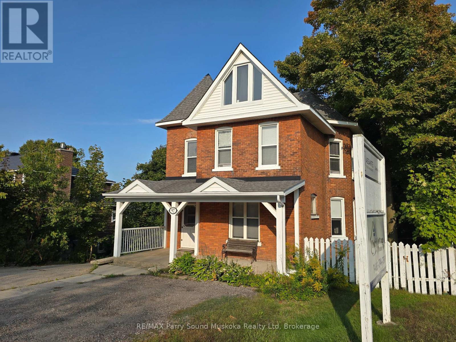 97 James St, Parry Sound, ON P2A 1T7
