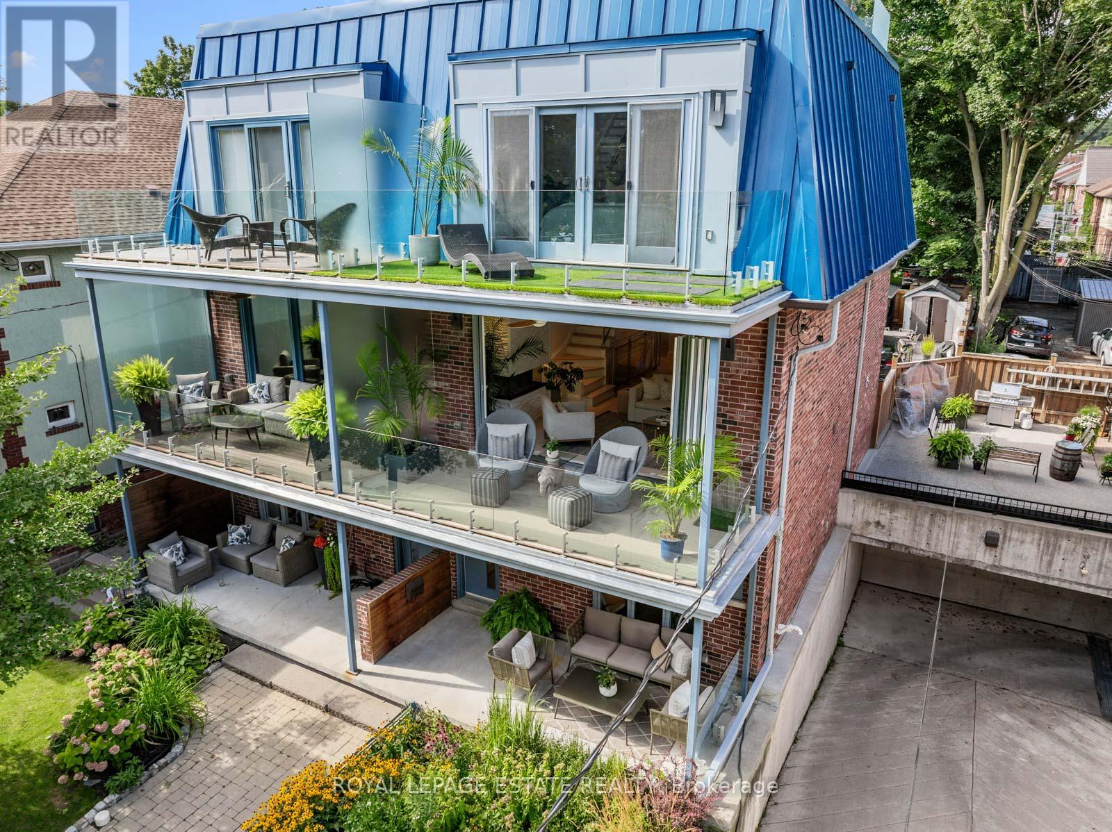 62 Hubbard Blvd, Toronto, ON M4E 1A4