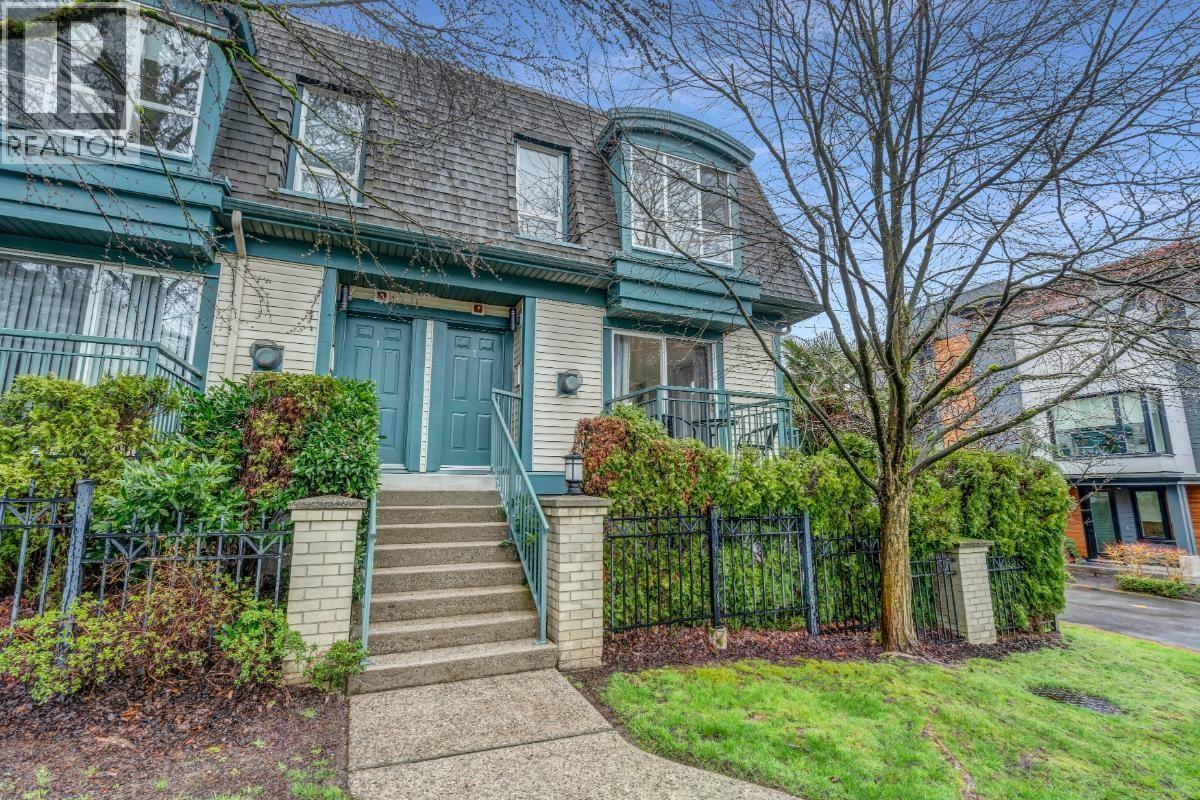288 St Davids Avenue Unit 2, North Vancouver, BC V7L 4X2