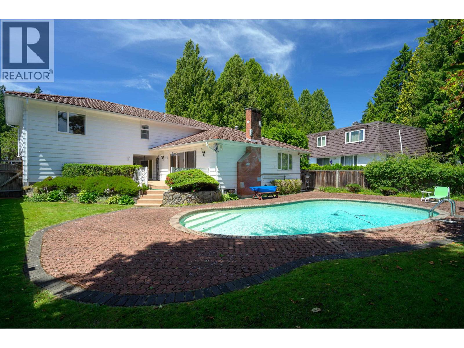 5938 Holland St, Vancouver, BC V6N 2B3