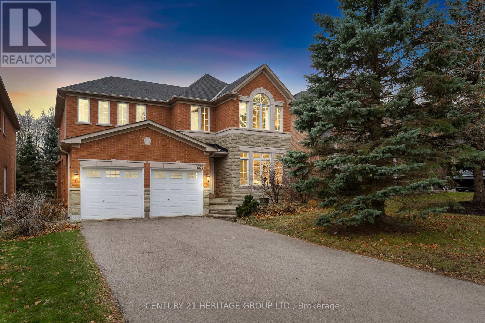 229 Willis Dr, Aurora, ON L4G 7M2