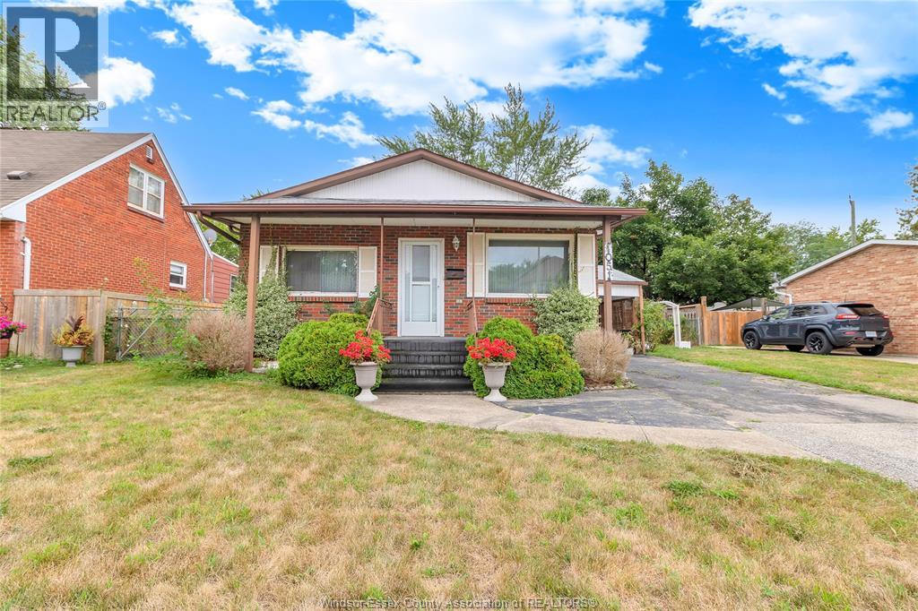 1051 Reedmere Rd, Windsor, ON N8S 2L9