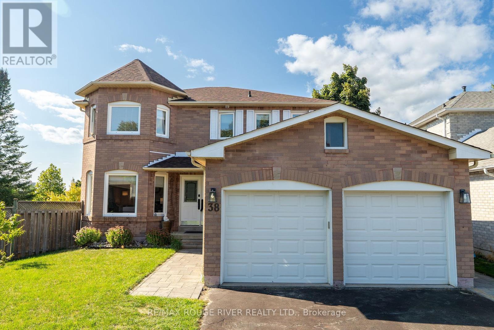 38 Silverbirch Pl, Whitby, ON L1R 1X6