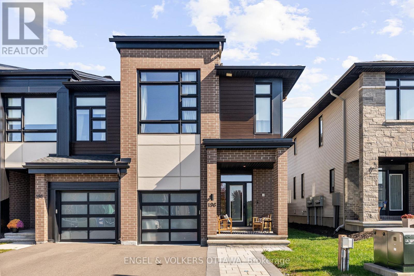 196 Hawkeswood Dr, Ottawa, ON K4M 0E2