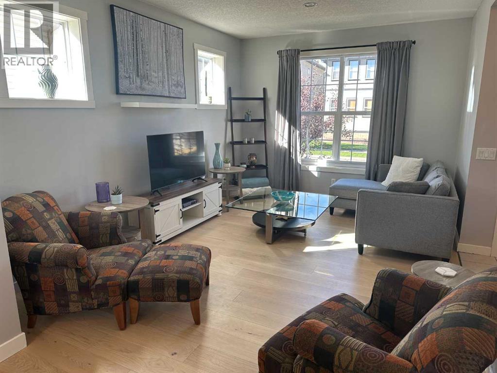 64 Elgin Meadows Mnr SE, Calgary, AB T2Z 0S1