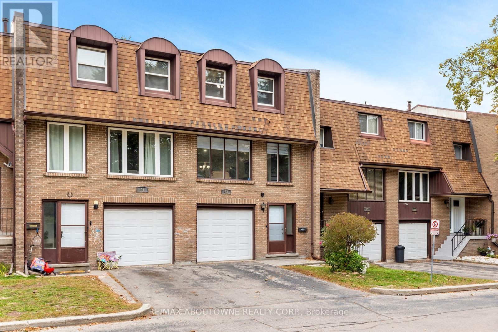 48 49 Cedarwoods Cres, Kitchener, ON N2C 2L1