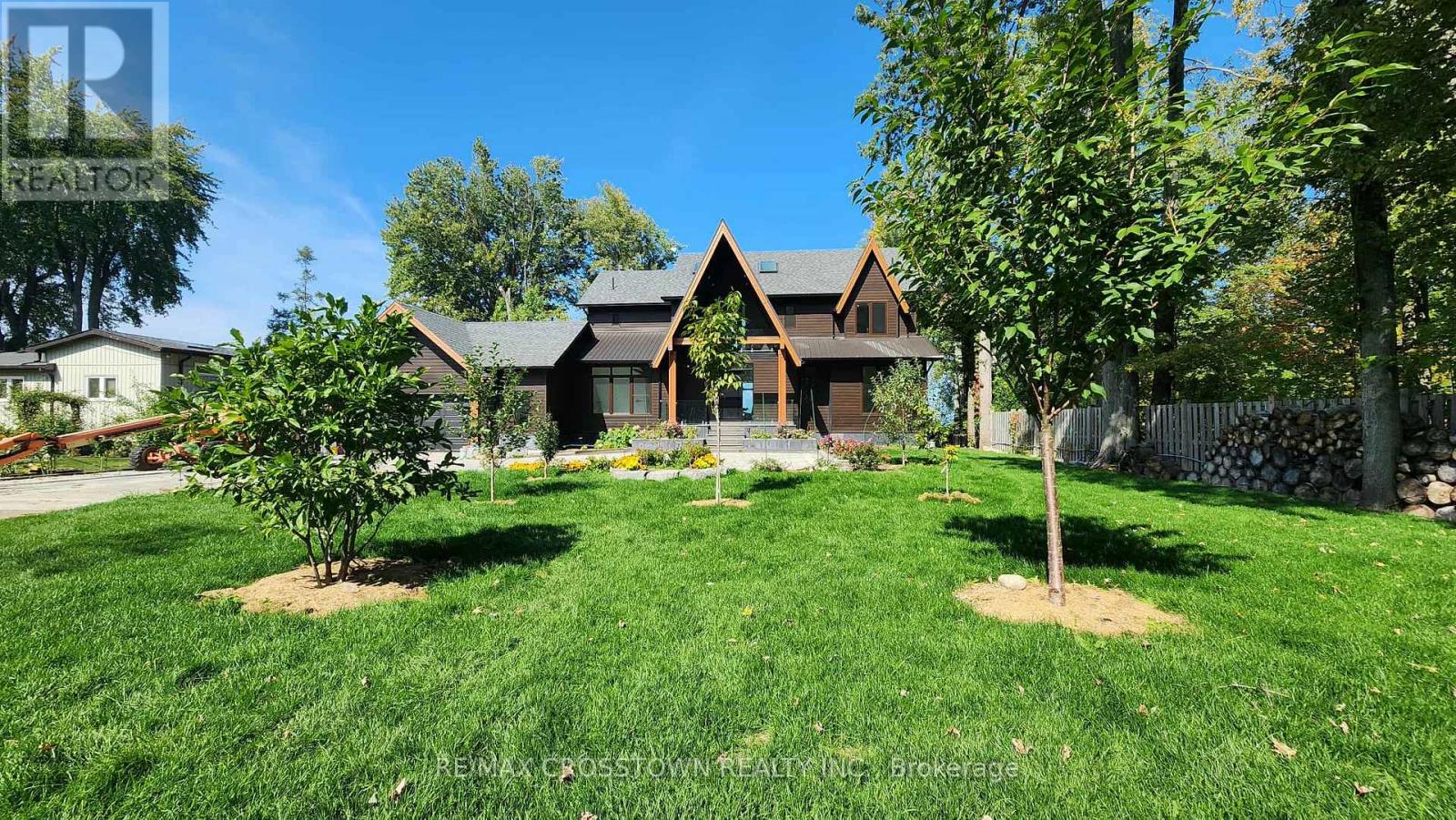178 Moores Beach Rd, Georgina, ON L0E 1N0