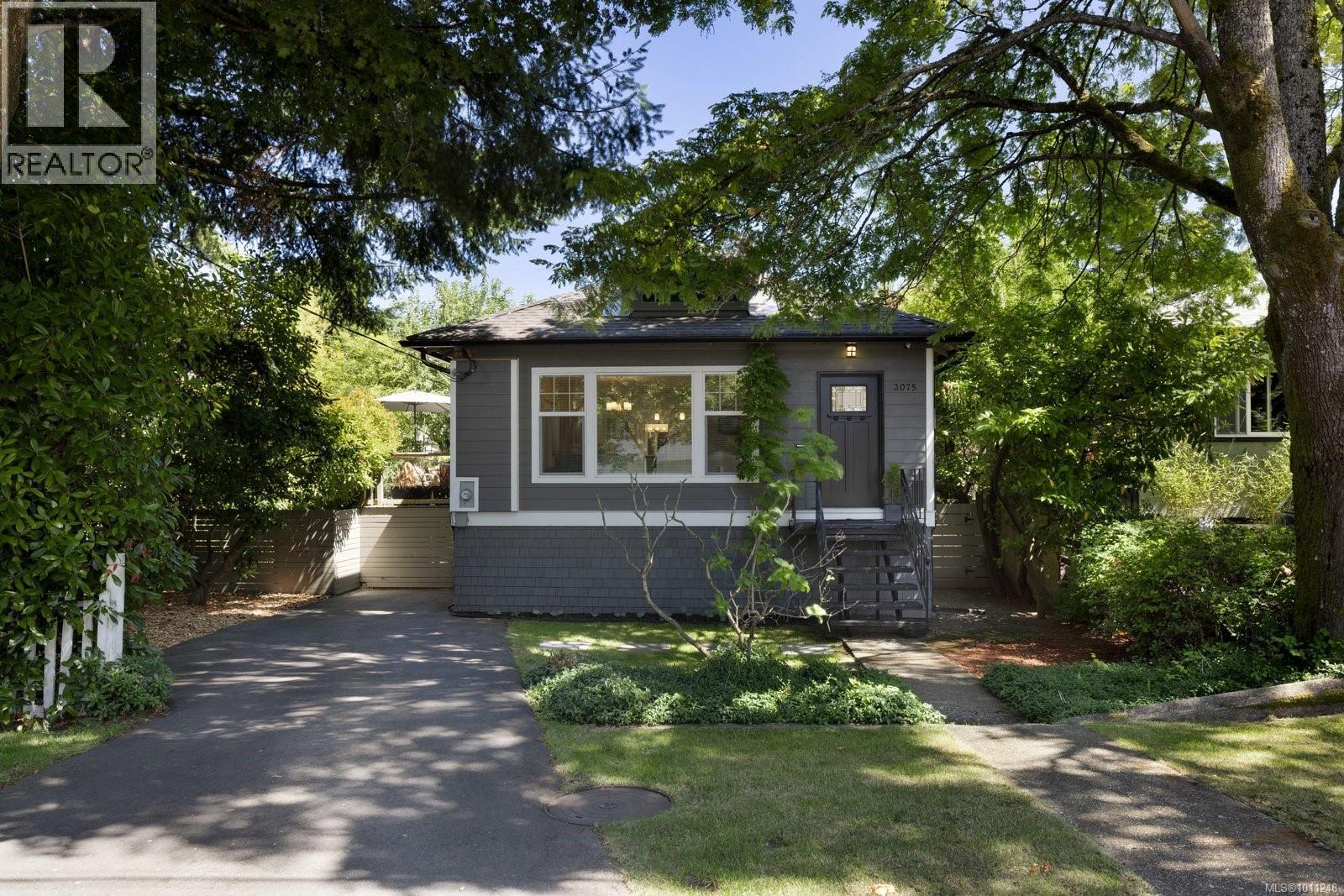 3075 Albany St, Victoria, BC V9A 1R4