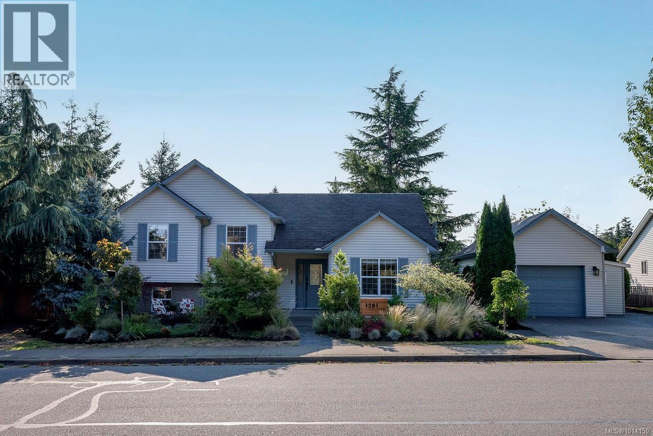 1281 Noel Ave, Comox, BC V9M 4A3