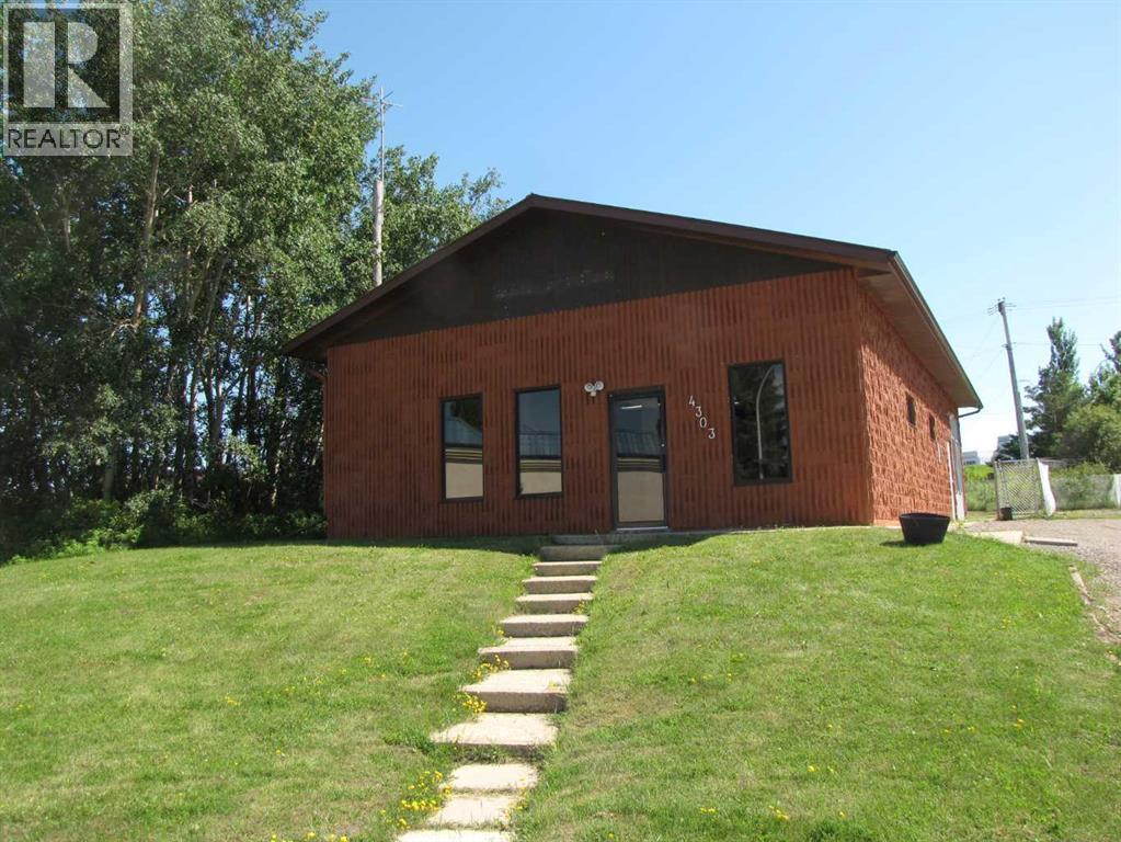 4303 And 4301 49 St, Innisfail, AB T4G 1S6