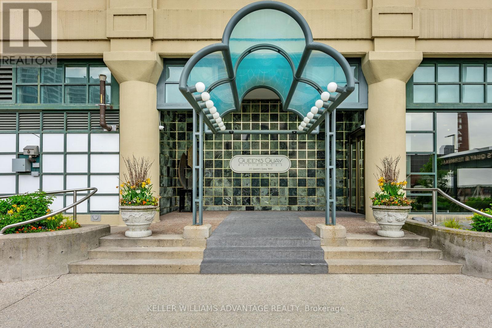 905906 211 Queens Quay W, Toronto, ON M5J 2M6