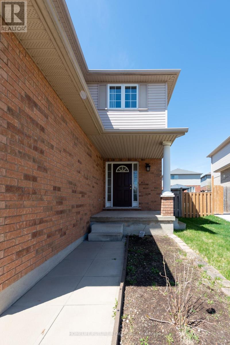264 Holbeach Ct, Waterloo, ON N2J 4Y7