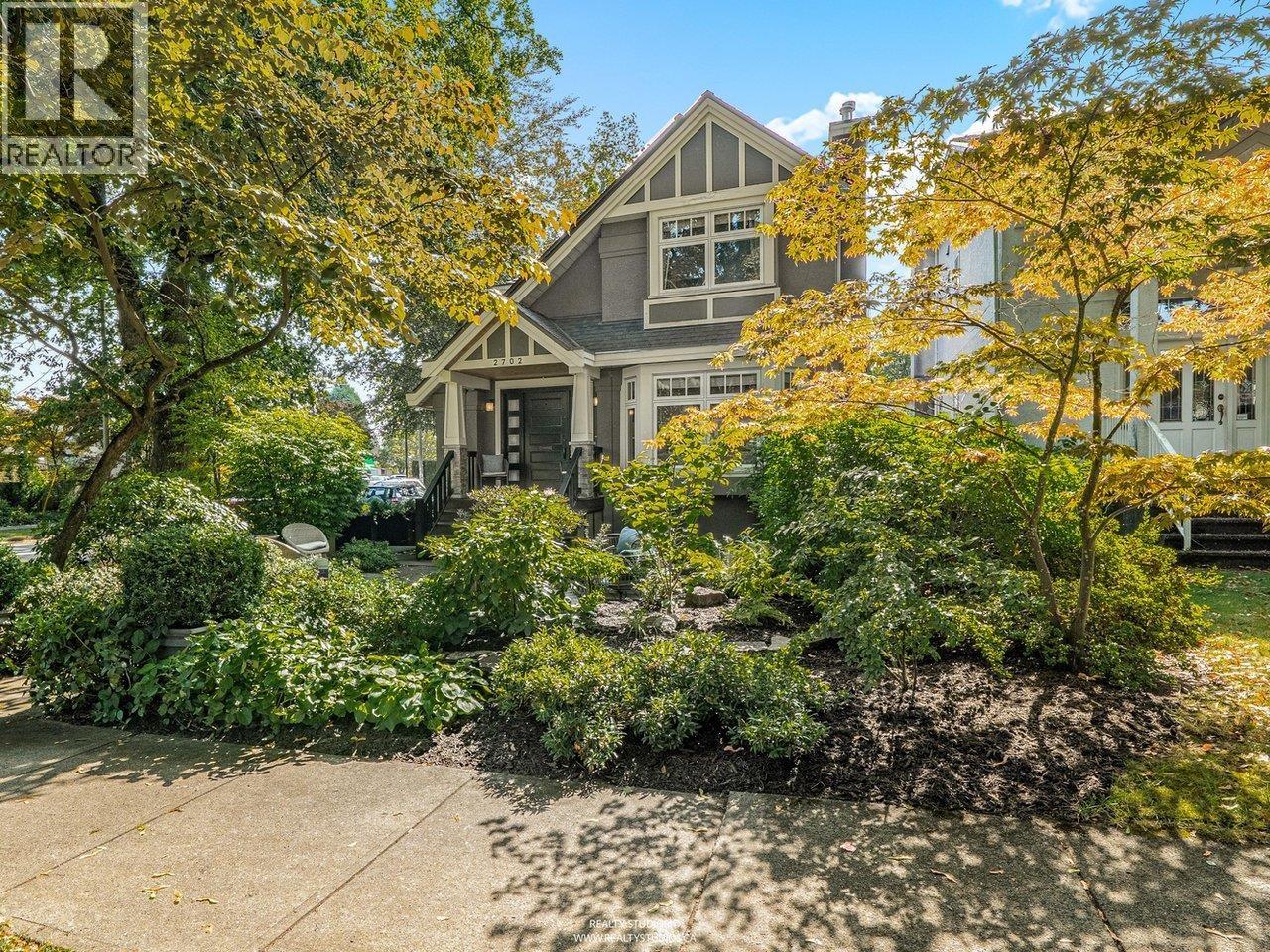 2702 W 15th Ave, Vancouver, BC V6K 2Z8