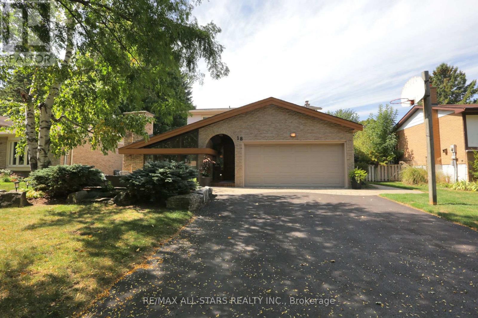 18 Sir Brandiles Pl, Markham, ON L3P 2Z5
