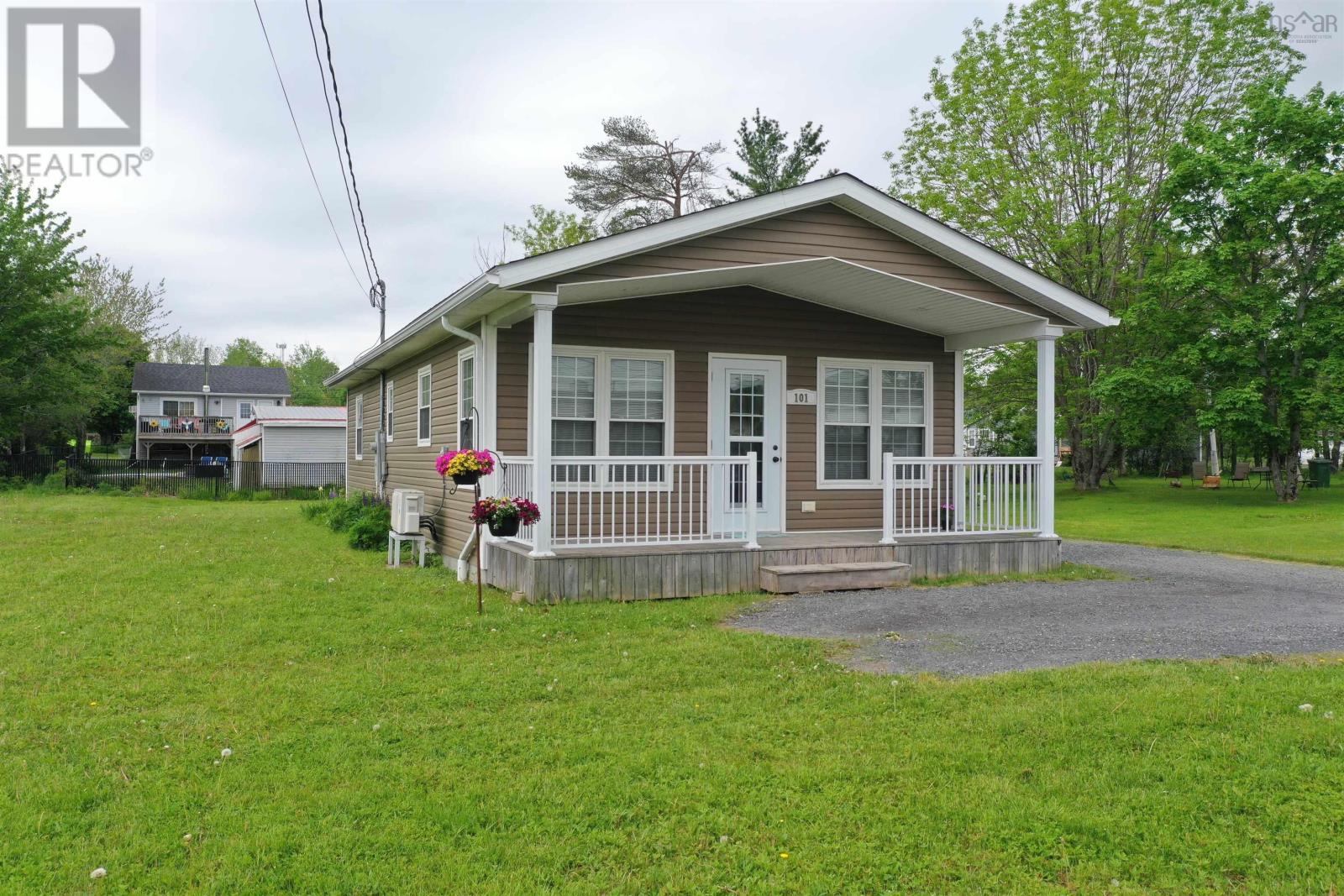 101 Acadia Ave, Stellarton, NS B0K 1S0