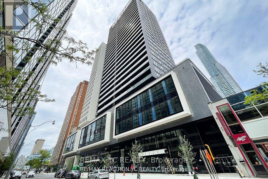 2516 20 Edward St, Toronto, ON M5G 0C5