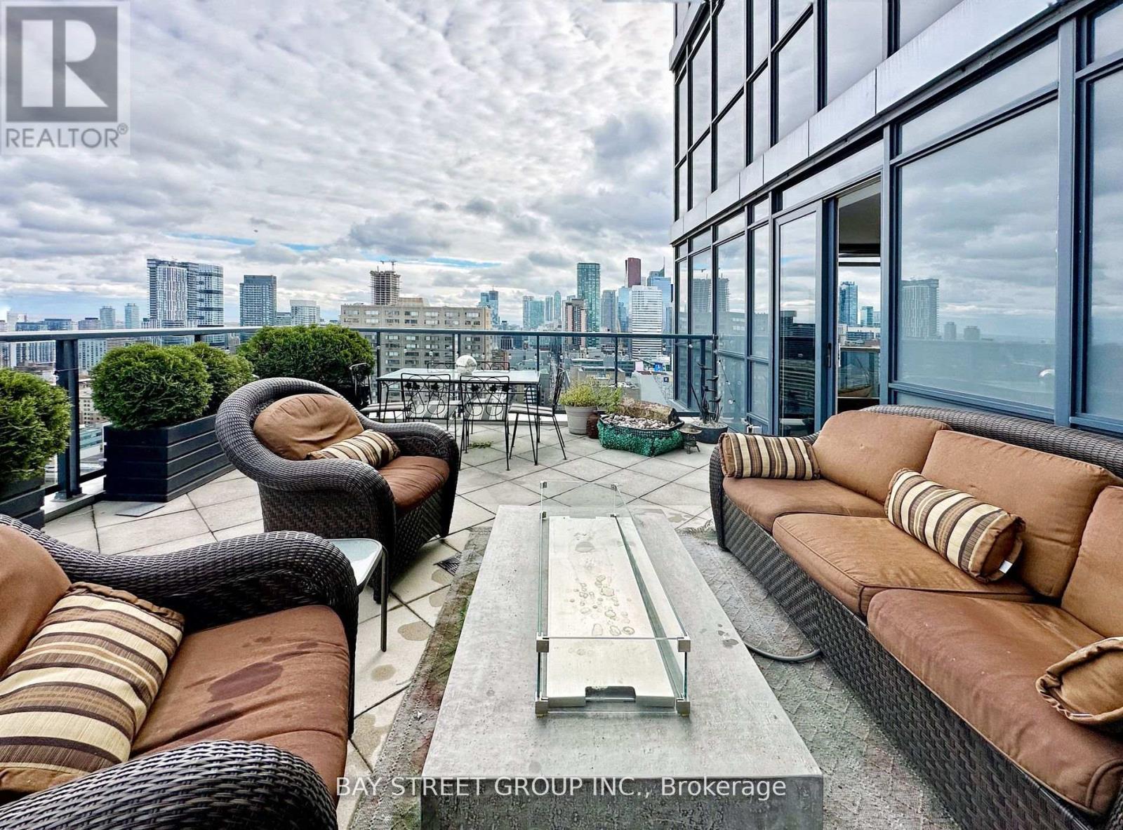 3101 25 Carlton St, Toronto, ON M5B 1L4