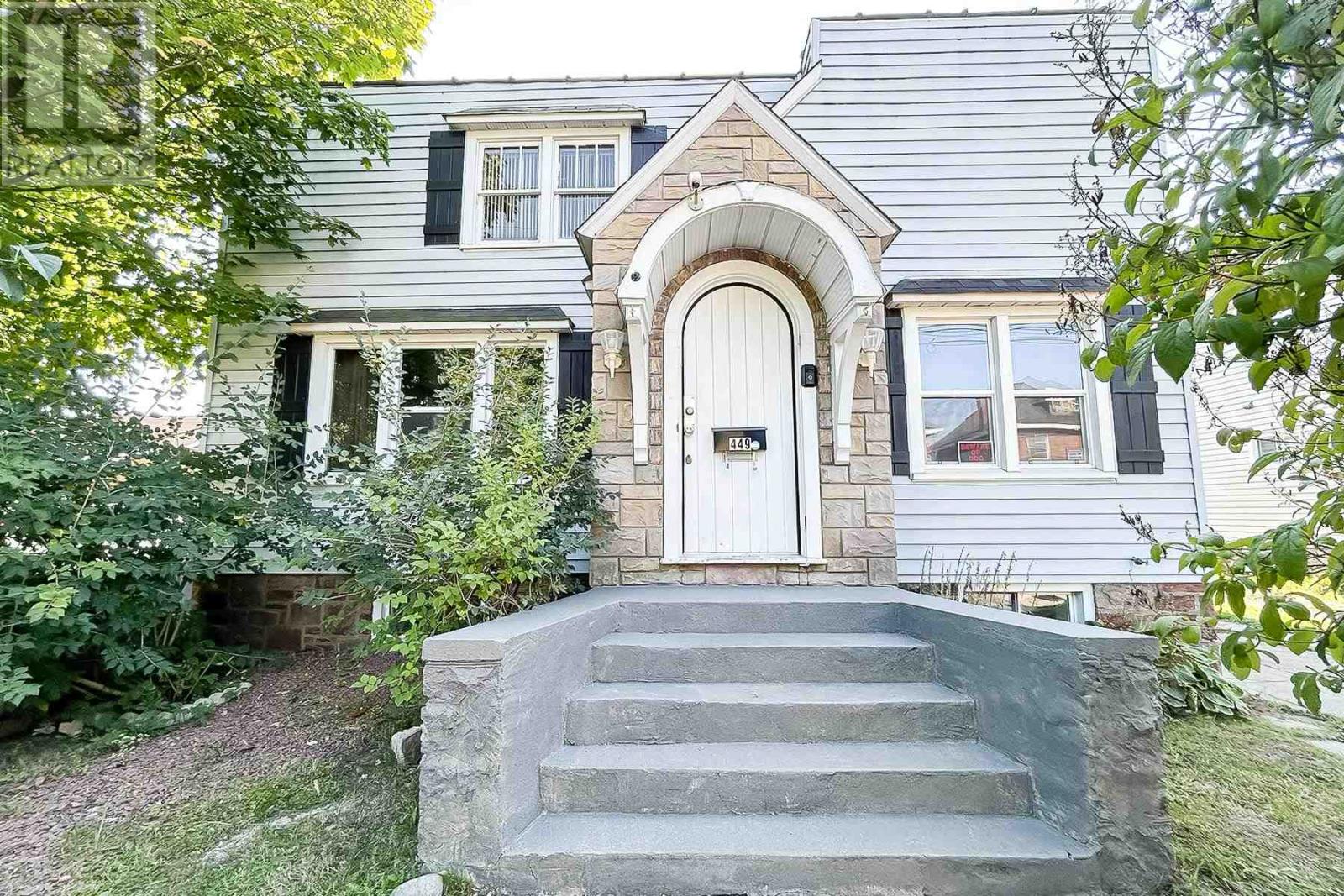 449 Wellington St, Sault Ste. Marie, ON P6A 2M1