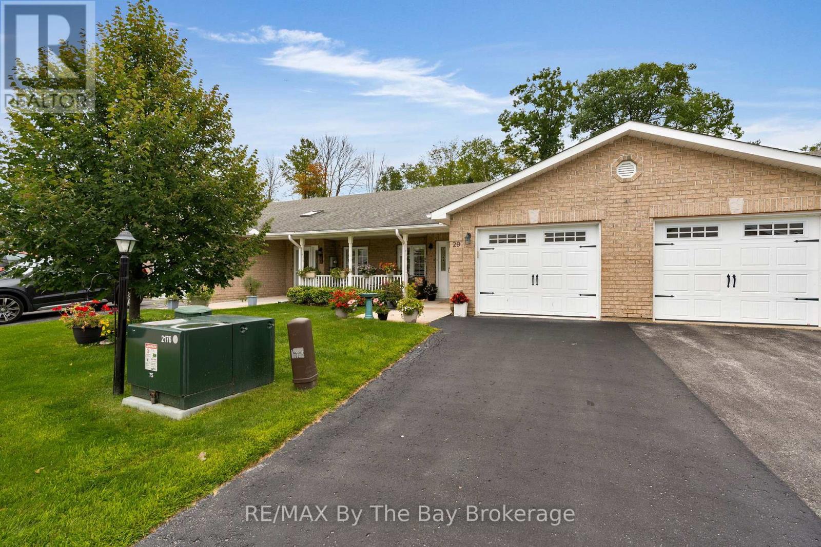 29 Meadow Ln, Wasaga Beach, ON L9Z 0A4