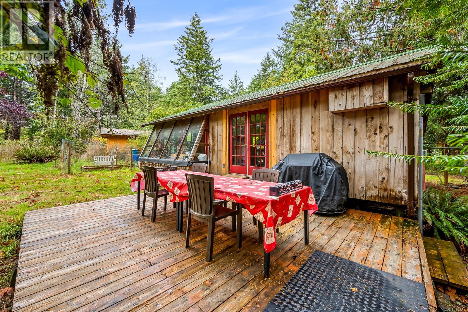 5450 Seawright Rd, Hornby Island, BC V0R 1Z0
