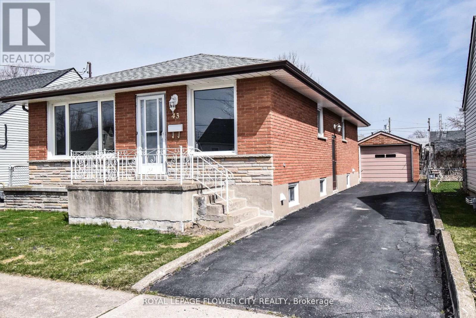 43 Mary St, Fort Erie, ON L2A 4A4
