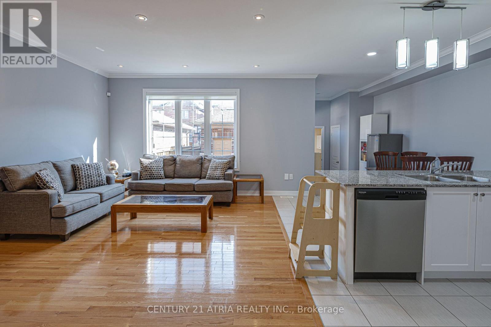 137 Barons St, Vaughan, ON L4H 3Y7