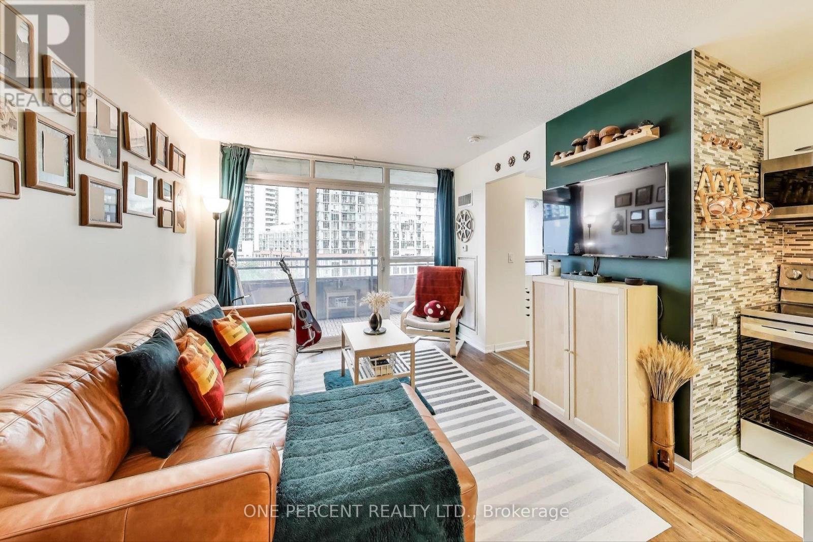 723 38 Joe Shuster Way, Toronto, ON M6K 1E6