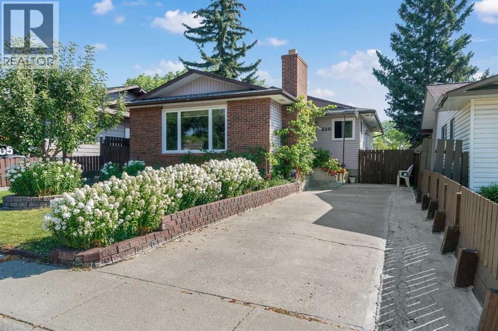 220 Temple Close NE, Calgary, AB T1Y 2B6