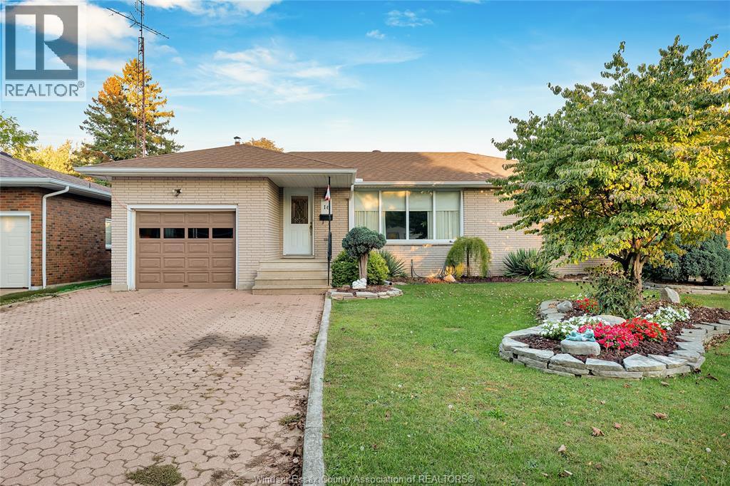 16 Longfellow Ln, Leamington, ON N8H 2R9