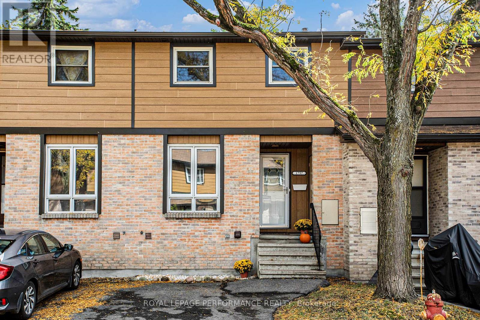 1757 Trappist Ln, Ottawa, ON K1C 1X7