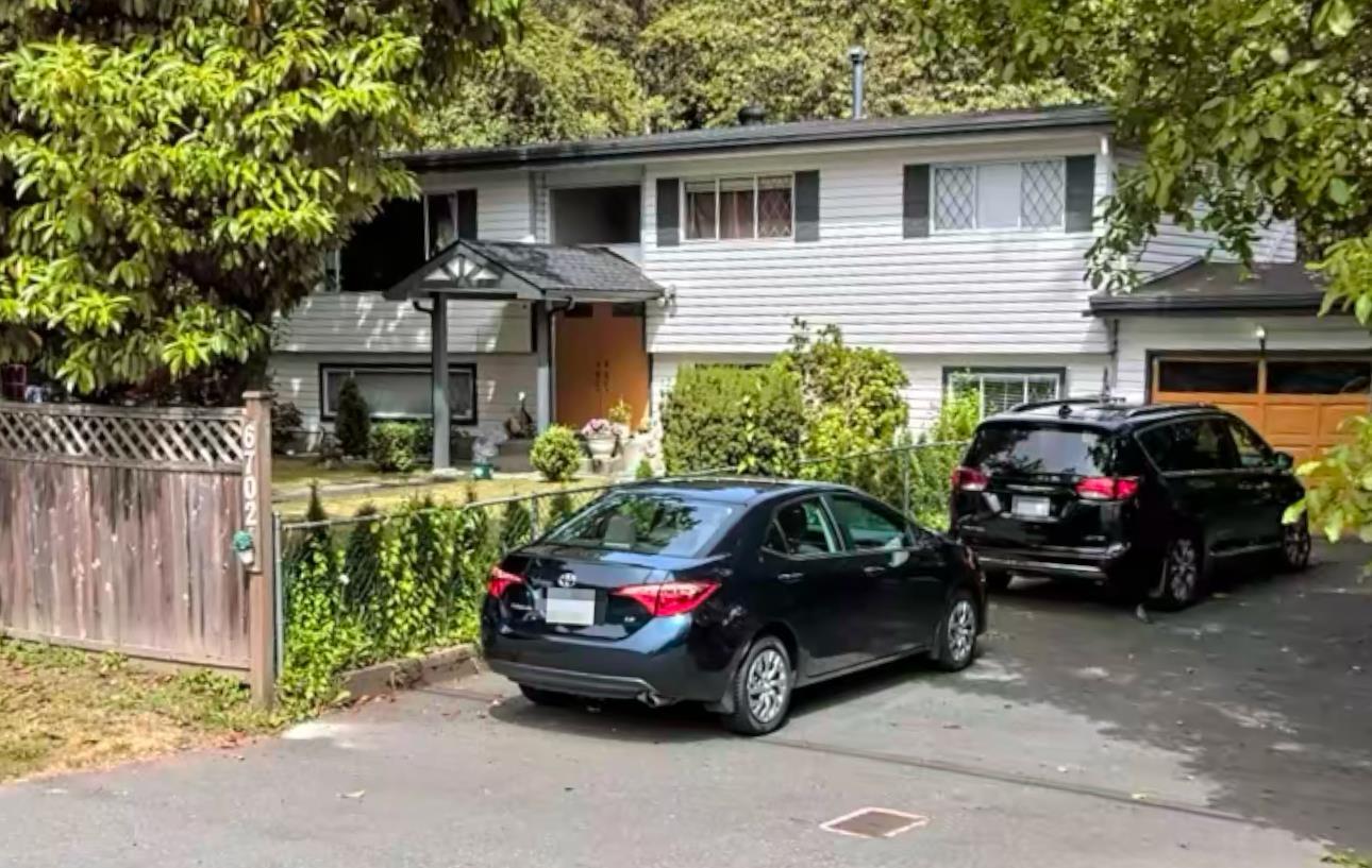 138 Street Unit 6702, Surrey, BC V3W 5G8