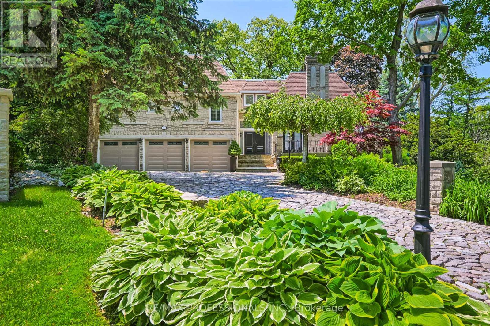 6 Edenbrook Hl #a, Toronto Edenbridge-humber Valley, ON M9A 3Z6