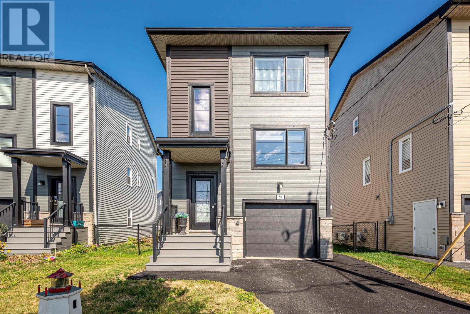59 Travertine Ct, Halifax, NS B3P 0J5