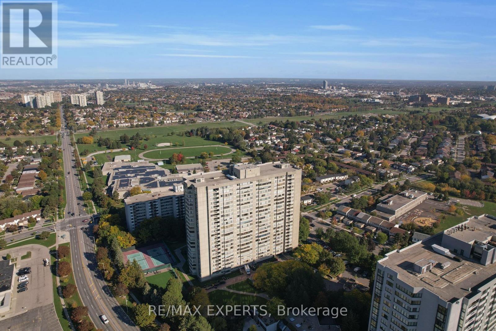 1811 2350 Bridletowne Cir, Toronto, ON M1W 3E6