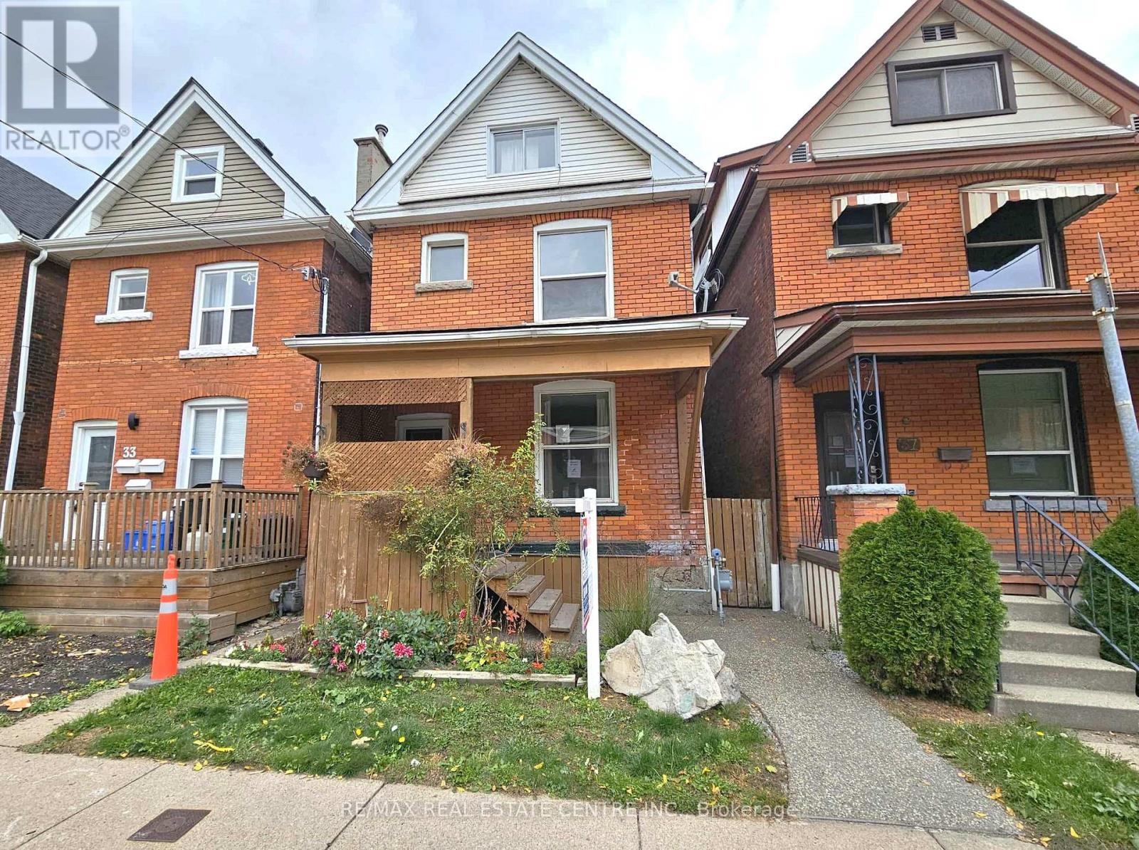 35 Fairleigh Ave N, Hamilton, ON L8L 6H1