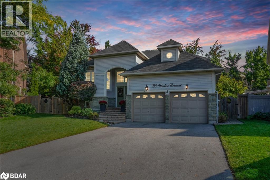 28 Windsor Cres, Barrie, ON L4N 0K3