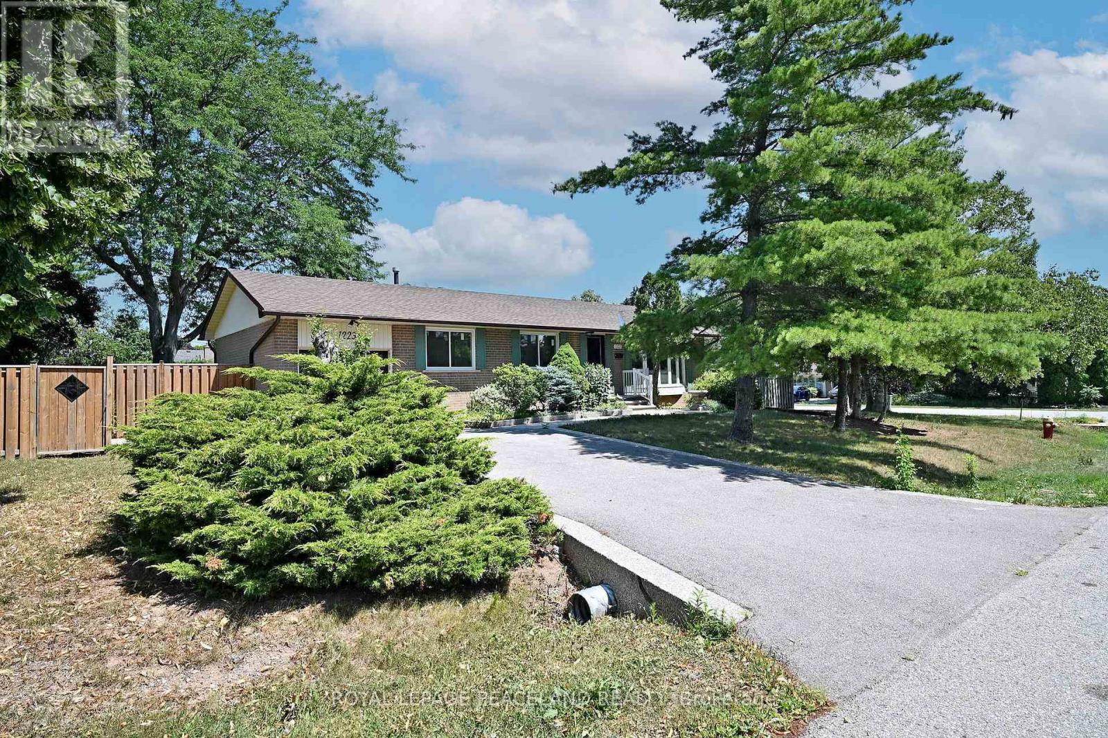 1223 Redbank Cres, Oakville, ON L6H 1Y4